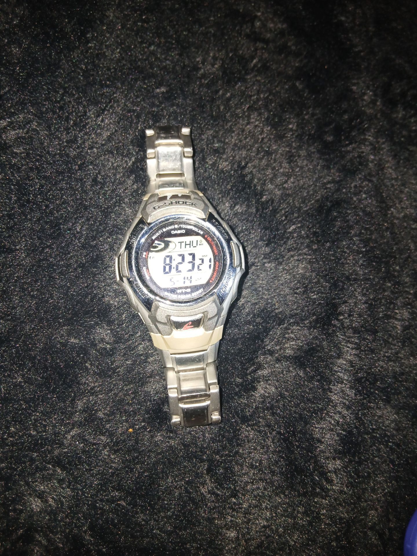 G shock watch with solar