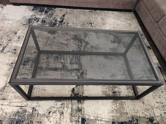 Modern Glass Coffee Table – Excellent Condition