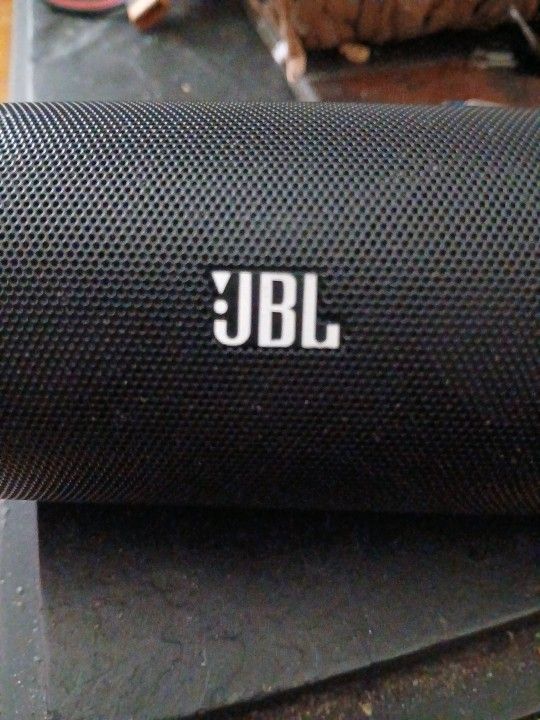 J l b bluetooth speaker