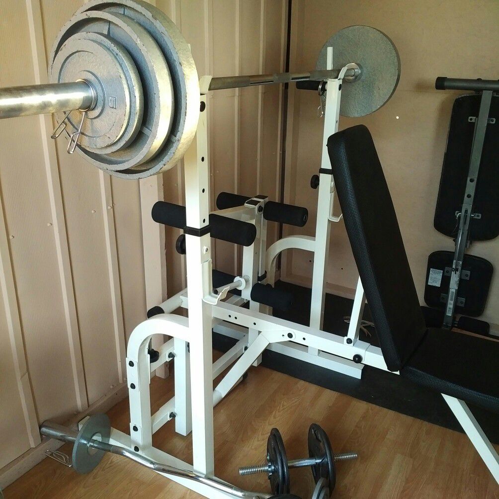 Weight / weight bench, squat rack, Olympic weight and bar, w-bar, dumbbells.