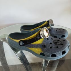 Crocs Minions. Size 7boys/9girls. 