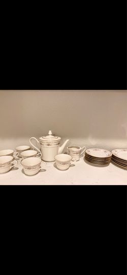 NITTOROYAL IVORY FINE CHINA SET