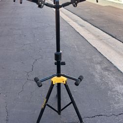Hercules Triple Guitar Stand (Holds 3 Guitars)