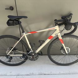 Cannondale synapse 105 Disc Road bike