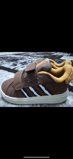 Toddlers Adidas. 6c