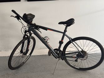 Giant Roam 2 Disc Hybrid Bike
