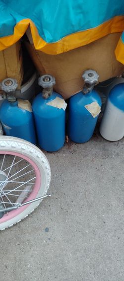 2 Cf Helium Tanks Full