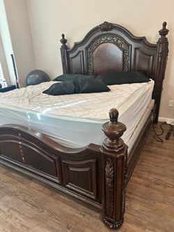 Solid Wood King Bedroom Set -Luxury Traditional Style