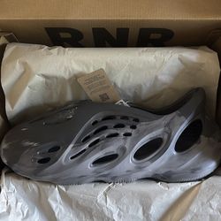 Yeezy foam runner granite