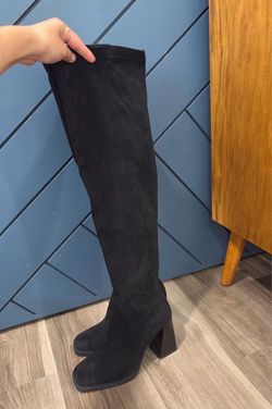 Women boots size 8