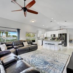 SELL ASAP — Sofa/couch - Recliners