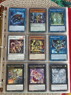 135 YUGIOH card folder