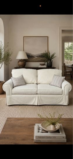 Free Delivery🚚 Broyhill Cream Loveseat