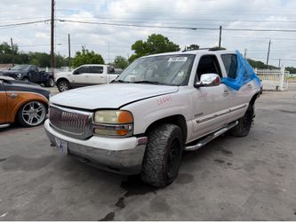 2004 GMC YUKON IN FOR PARTS