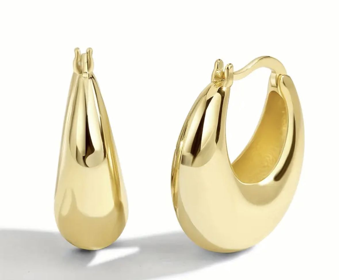 Elegant 18K Gold-Plated Chunky Huggie Hoop Earrings 
