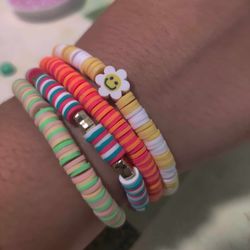 Pack Of 4 Spring/summer Bracelets ❤️🎀☀️