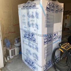 BRAND DNEW Whirlpool Refrigerator For Sale