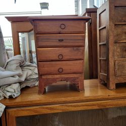 REAL WOOD JEWELRY BOX 