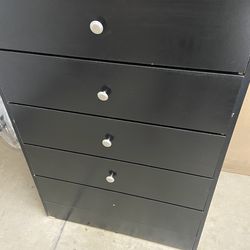 CHEST of drawers for Bedroom 5 drawers Gray with drawer knobs new sealed Pick up can deliver.