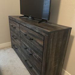 Ashley Furniture Dresser 