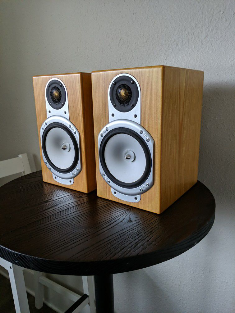 Monitor Audio Silver RS1 Bookshelf Speakers for Sale in Seattle, WA -  OfferUp