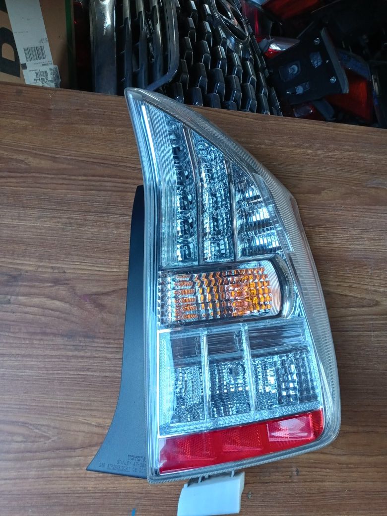 2012-2015 Toyota Prius Plug-in Rear TailLight RH Right passenger side OEM Used