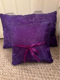 Tiara and kneeling pillows