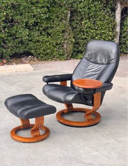 Ekornes Stressless Consul Black Leather Lounge Chair Ottoman + Table