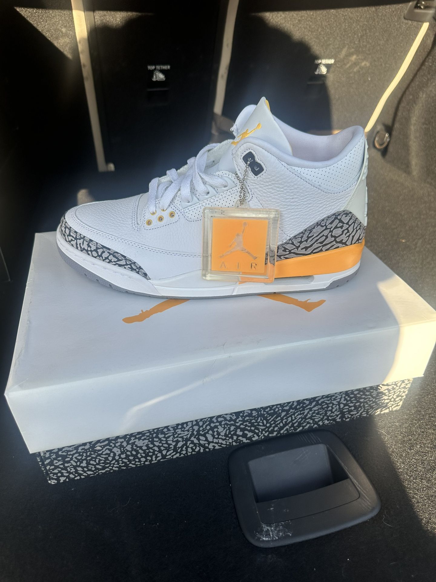 Laser Orange Jordan 3’s Brand New