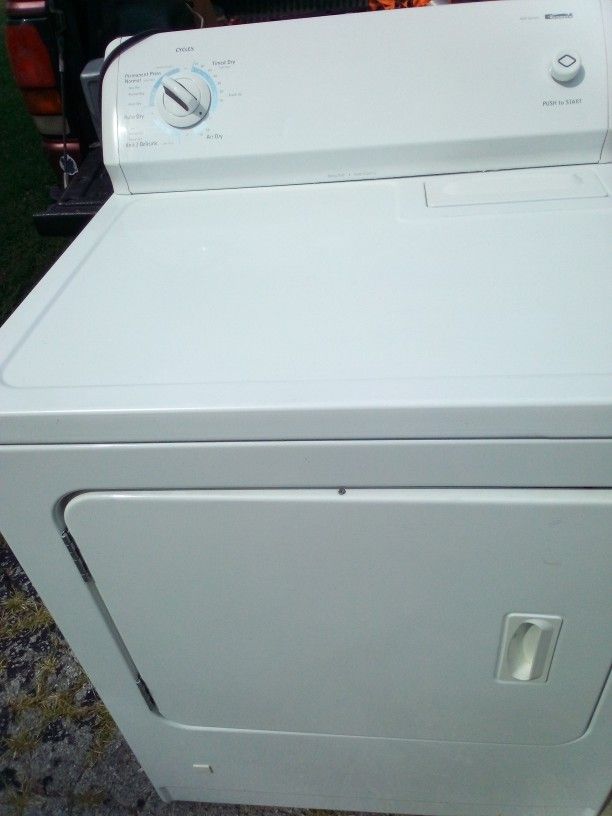 LIKE BRAND NEW HEAVY DUTY SUPER CAPACITY GAS DRYER