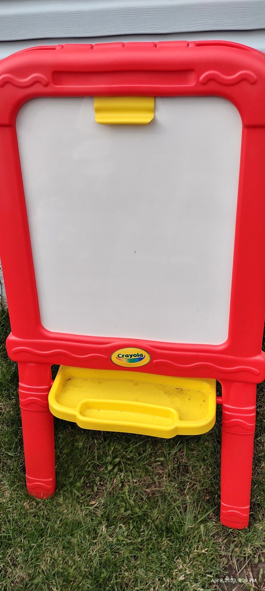 Crayola kids easel Whiteboard/Chalkboard