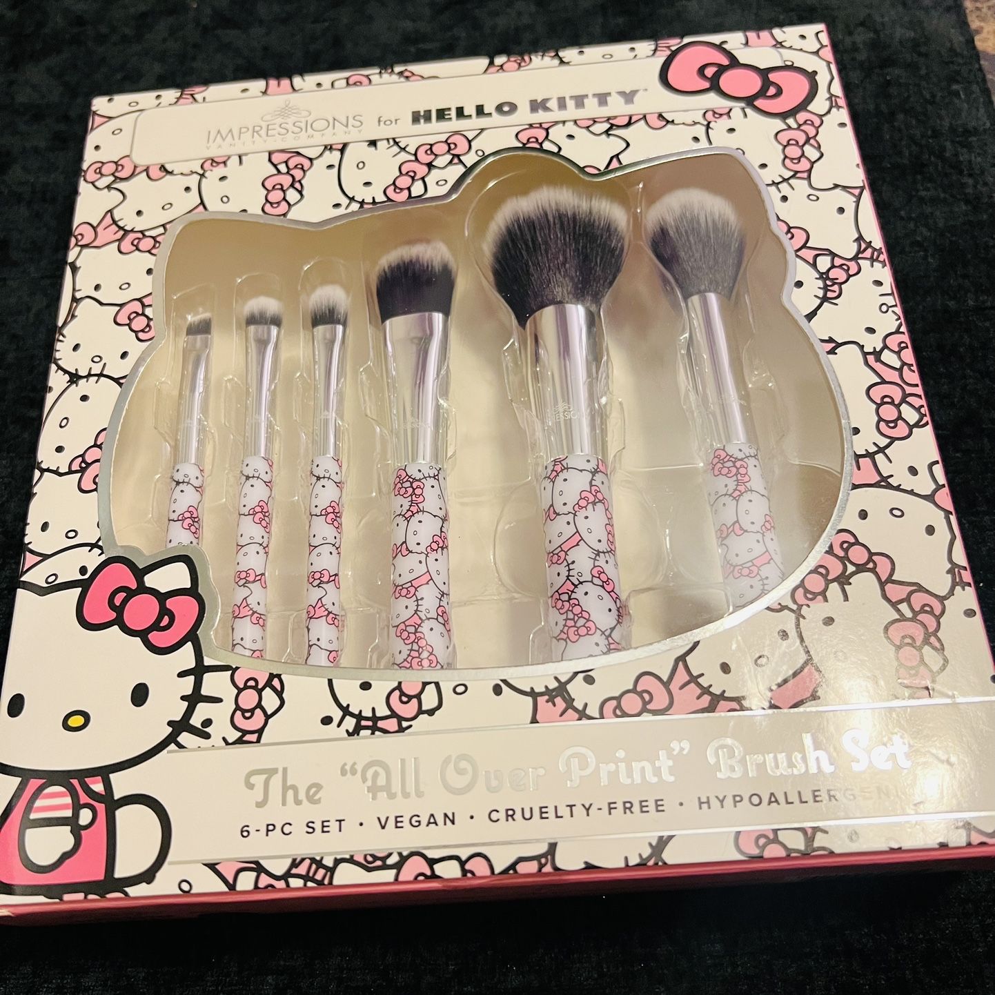 Hello Kitty Impressions Vanity Makeup Brushes 
