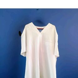 Dickies scrub top Size 4X.  White Short Sleeve Exclusive Decorations.