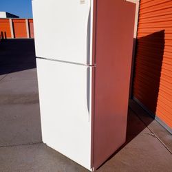 Top Freezer Apartment Refrigerator Whirlpool 18 CuFt Super Clean Works Perfectly Free Delivery 