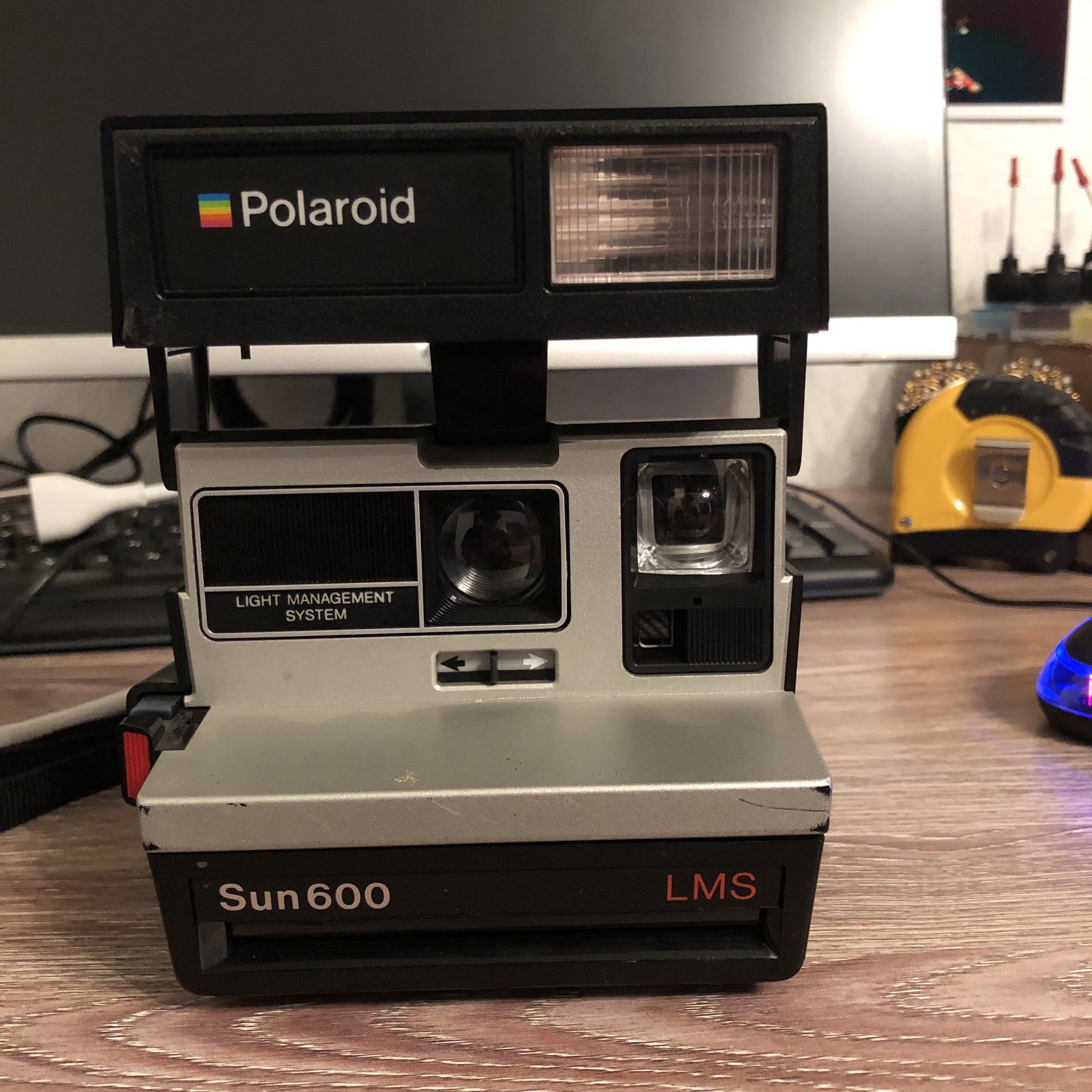 Polaroid sun 600 lms film camera