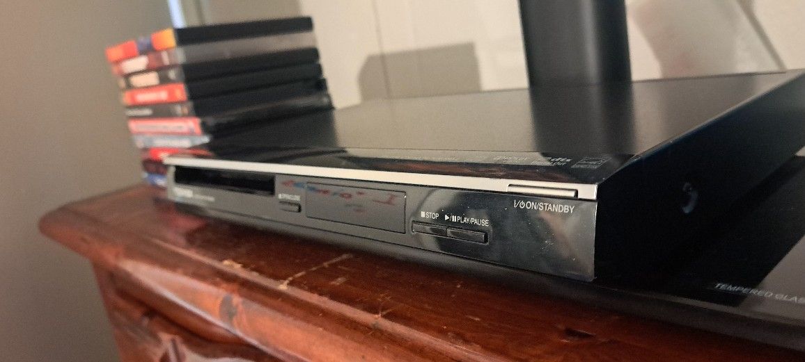 TOSHIBA DVD PLAYER With 10 Dvds