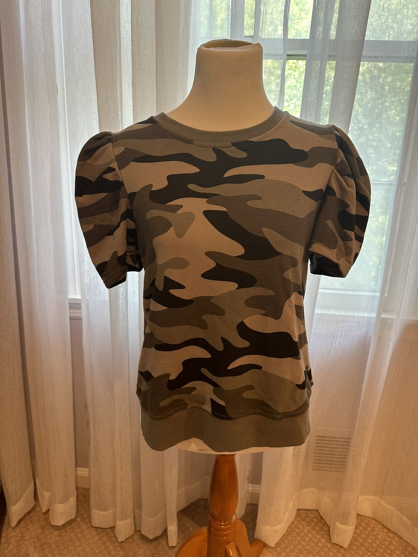 Cynthia Rowley Size L Puffed Short Sleeve Top