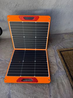 UDPOWER Portable Power Station and Solar Panel – Works Like New