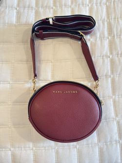 MARC JACOBS NEW HANDBAG. Burgundy