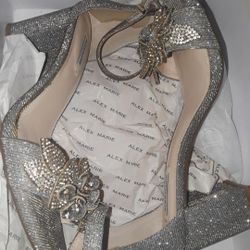 Gold Sandle Heels Size 8.5 =$60