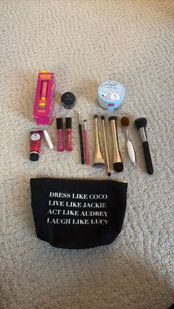 Beauty Bundle (Makeup brushes, pouch, makeup)