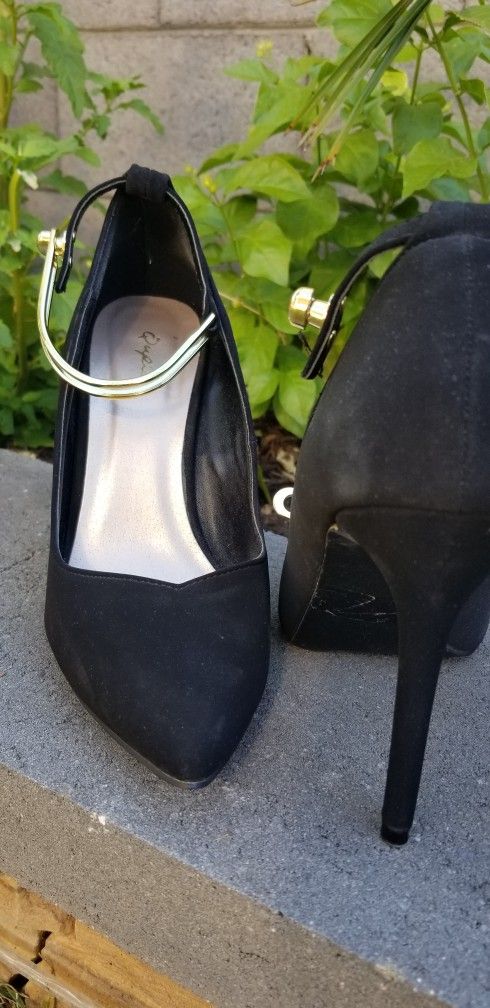 Black High heels