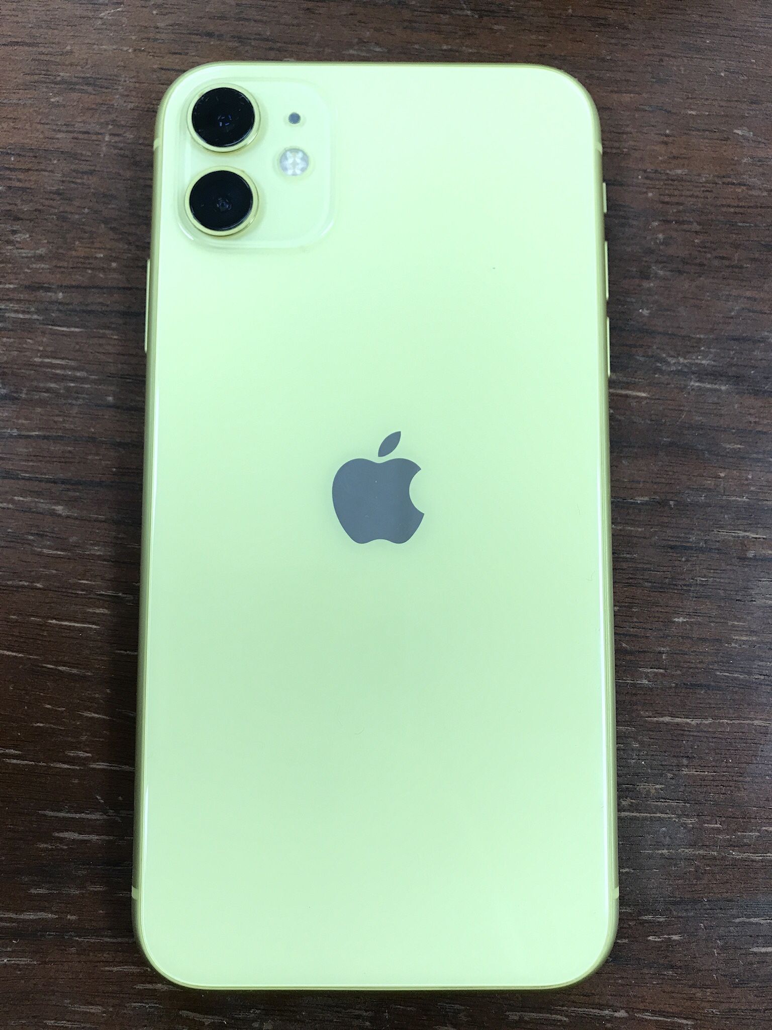 GRAND SALE!! APPLE IPHONE 11 EXCELLENT CONDITION UNLOCK FOR ANY CARRIER WITH FREE ACTIVATION AND ACCESSORIES!!! HURRY UP LIMITED OFFER