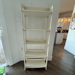 5 Shelf Ladder In Ivory 