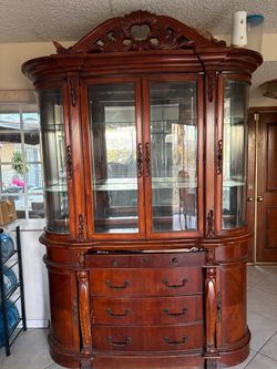 Wooden showcase cabinet