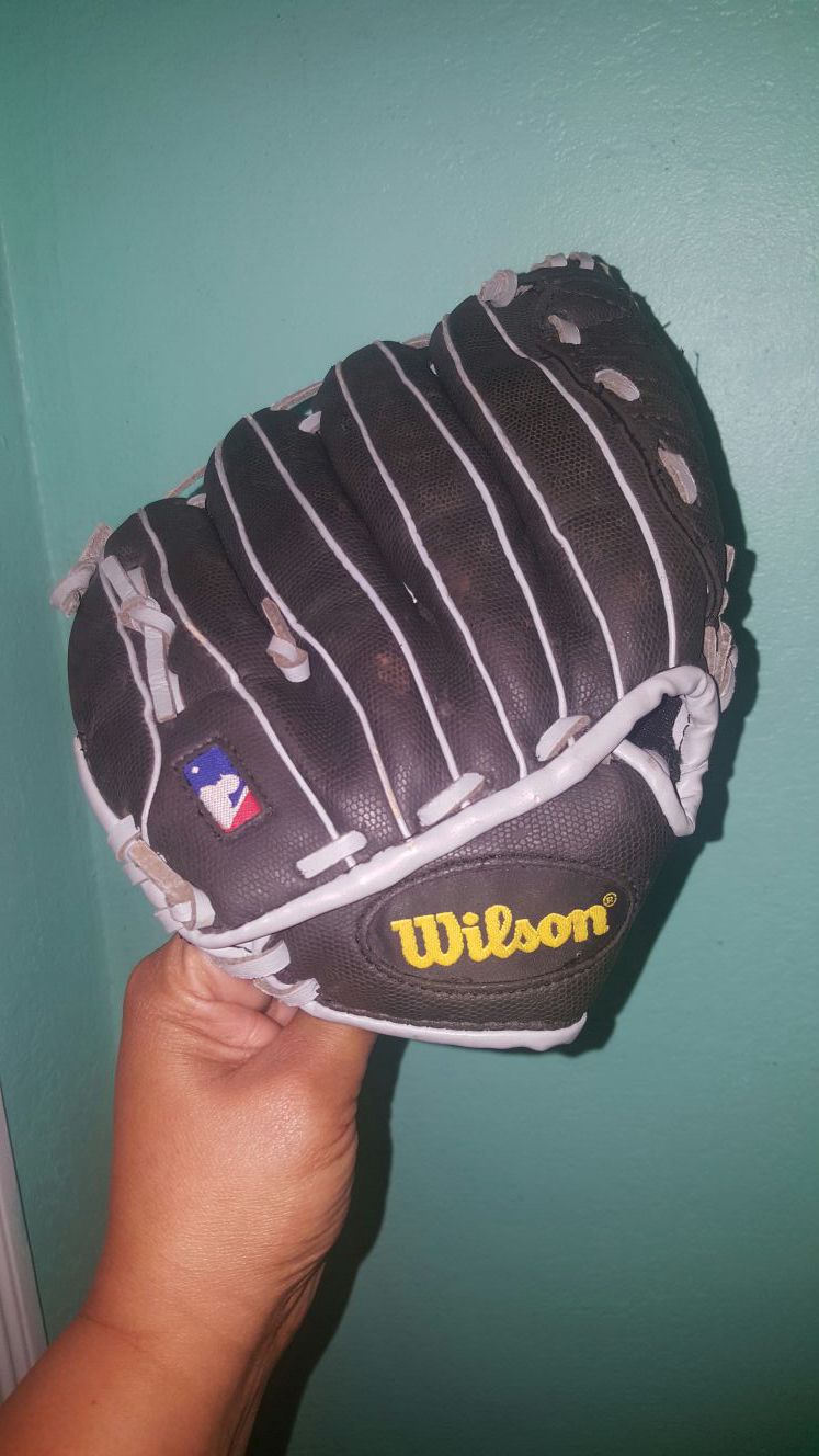 Wilson A200 10 1/2 Kids baseball glove...left hand glove...Never used..Brand New!