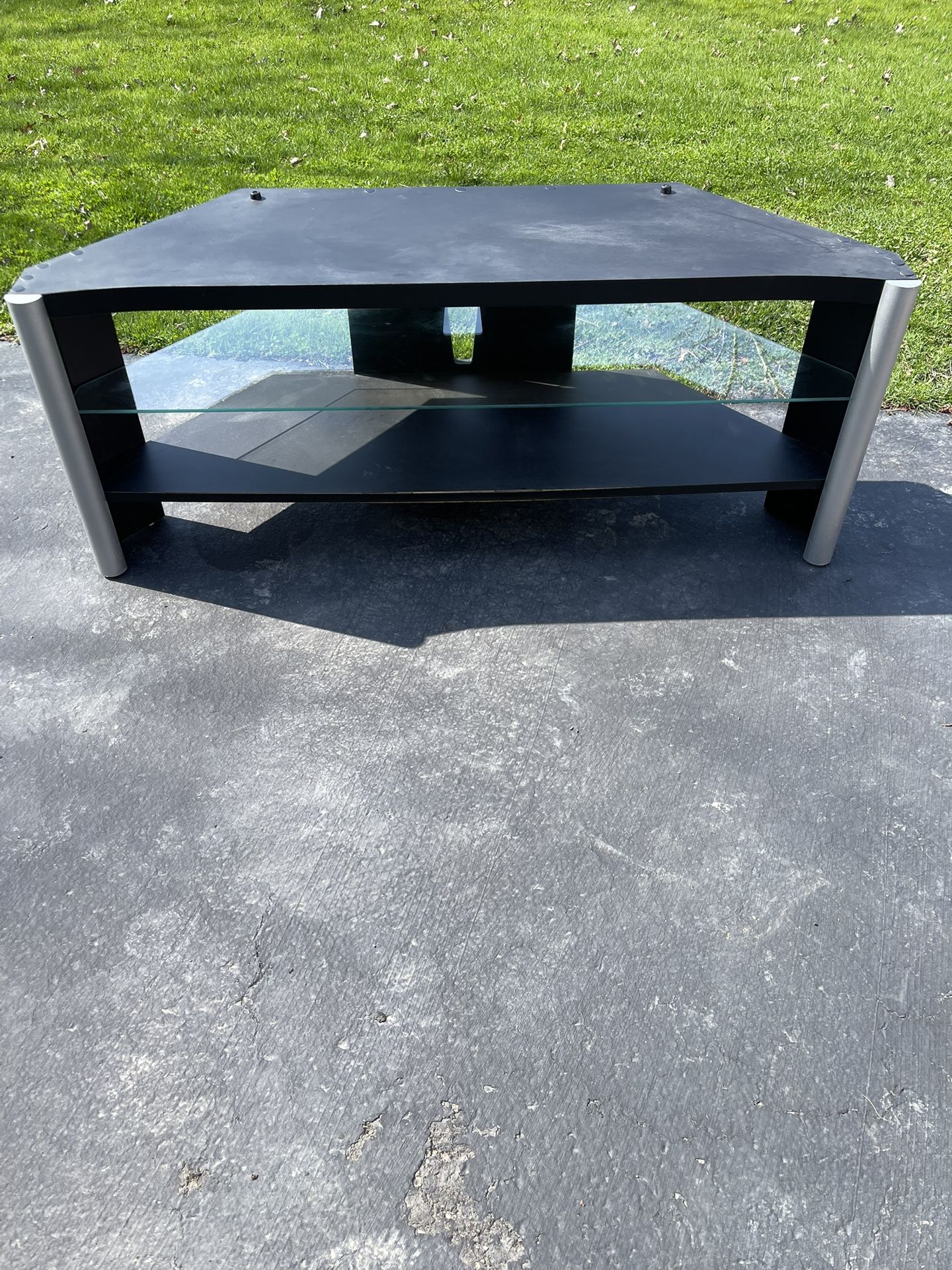 JVC TV STAND, L 52 5/8" X 15 5/8" X HT 20 5/8", GLASS SHELF IN THE MIDDLE, EXCELLENT CONDITION,