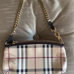 Authentic Burberry Wristlet In excellent Condition