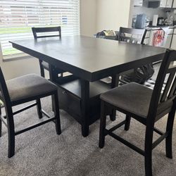 Table & Chairs