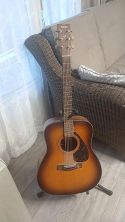 YAMAHA Acoustic guitar